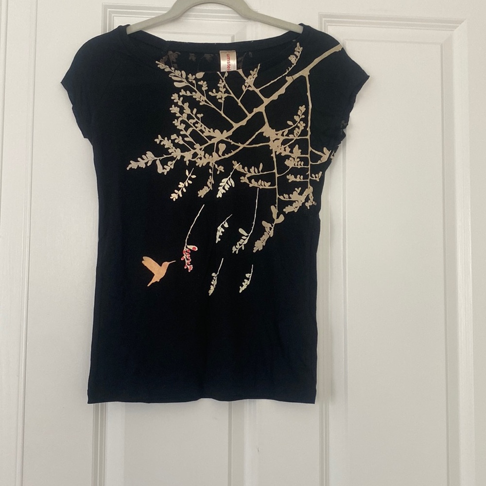Black tee
